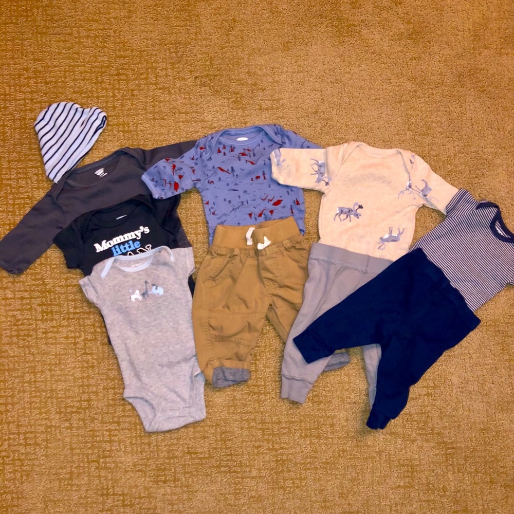 Newborn outfit lot
